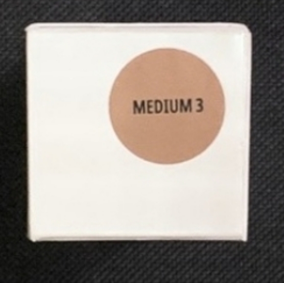 ✨MAC Strobe Dewy Skin Tint "Medium 3" New 1.0fl oz - Picture 3 of 3